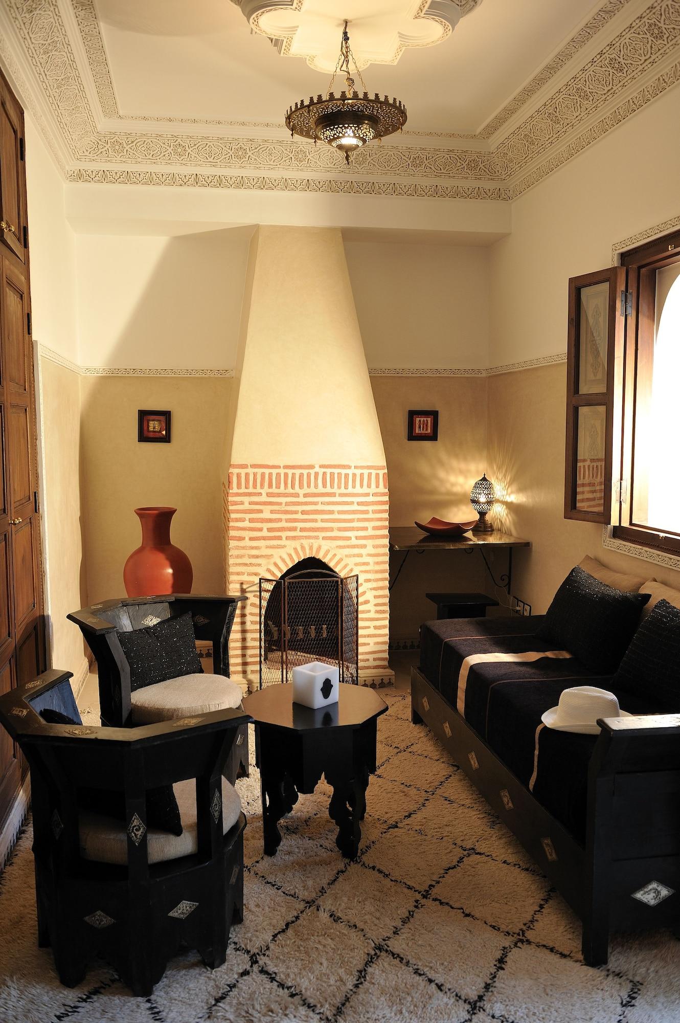 Riad Le Jardin D'Abdou Марракеш Экстерьер фото A Moroccan living room