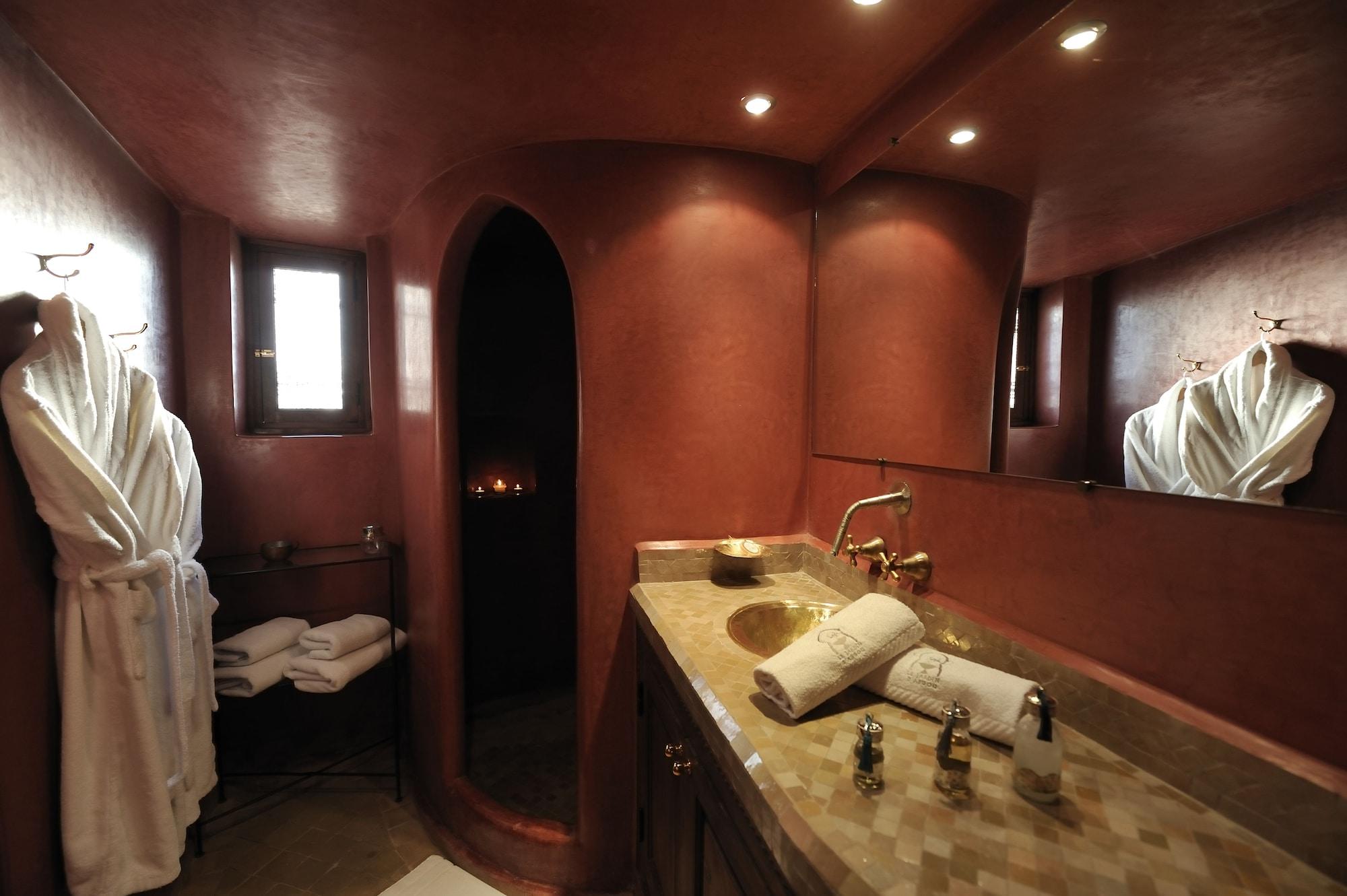 Riad Le Jardin D'Abdou Марракеш Экстерьер фото Bathroom at the Hotel Amanjena