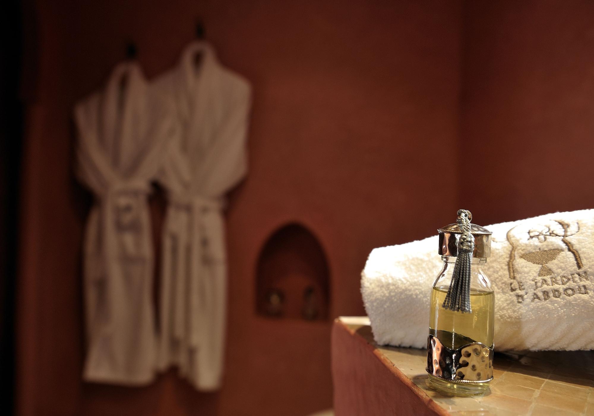 Riad Le Jardin D'Abdou Марракеш Экстерьер фото A bottle of massage oil