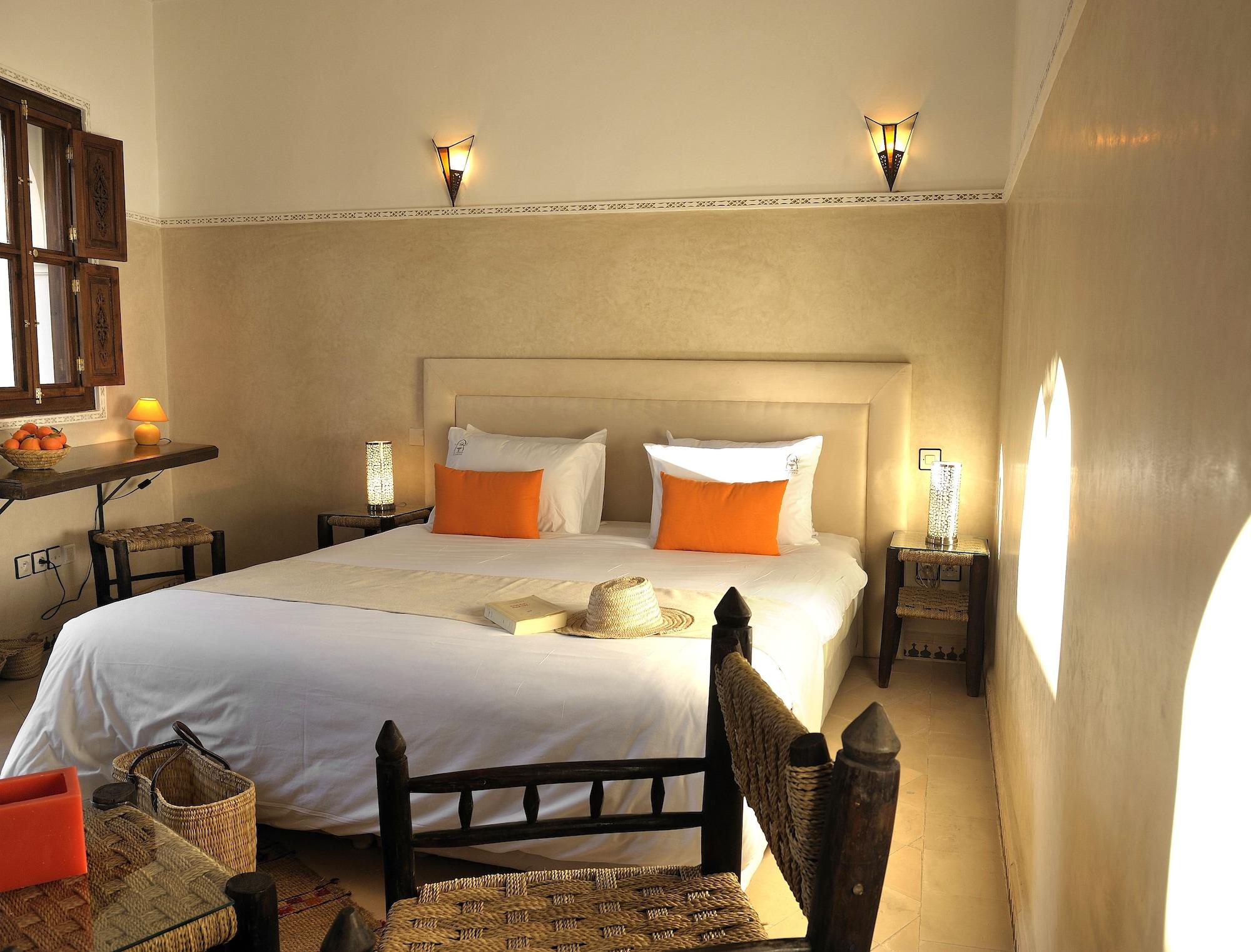 Riad Le Jardin D'Abdou Марракеш Экстерьер фото A bedroom in a Moroccan riad