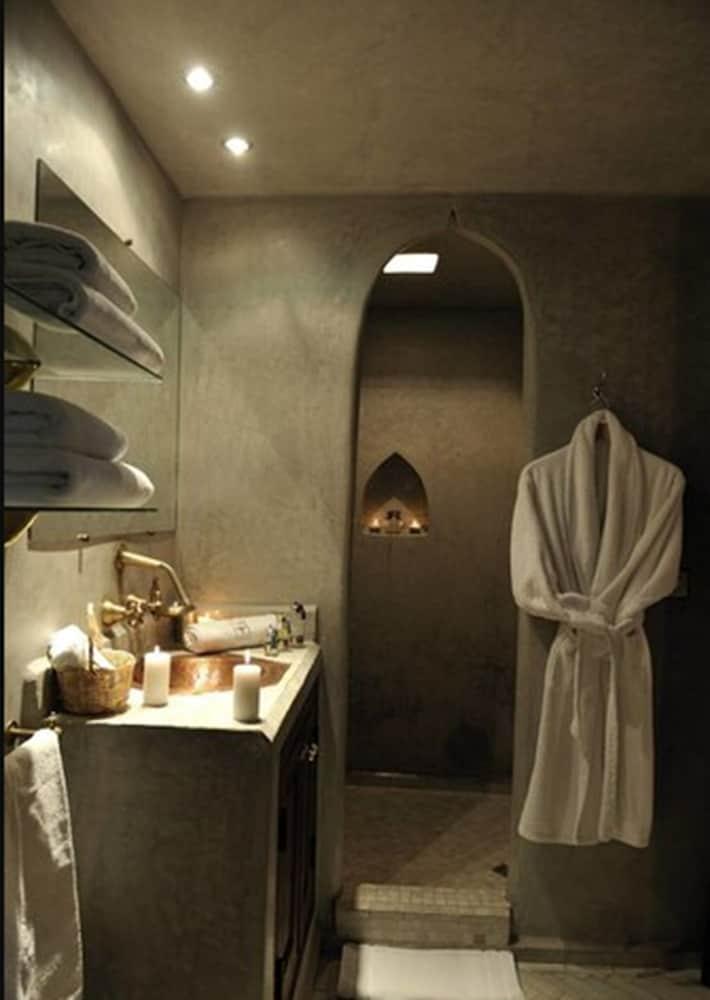 Riad Le Jardin D'Abdou Марракеш Экстерьер фото A spa bathroom