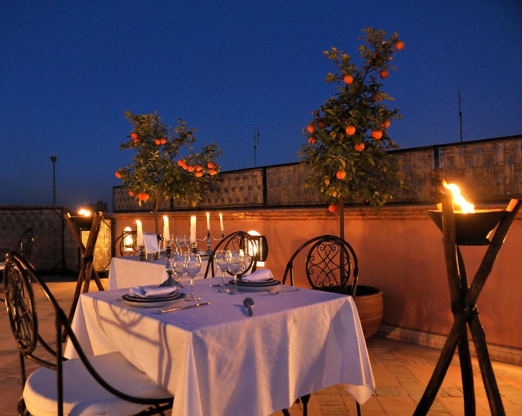 Riad Le Jardin D'Abdou Марракеш Экстерьер фото Rooftop dining at the hotel